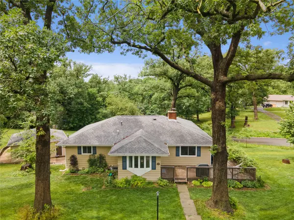 1227 Glenwood Drive Nw, Cedar Rapids, IA 52405