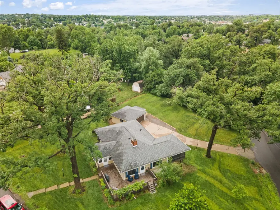 1227 Glenwood Drive Nw, Cedar Rapids, IA 52405 - #2