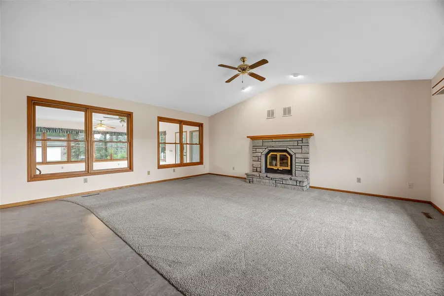 9189 Deer Ridge Dr, Cedar Rapids, IA 52411 - #3