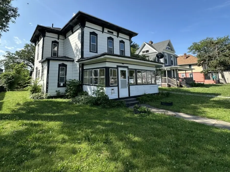 1515 B Ave Ne, Cedar Rapids, IA 52402 - #2