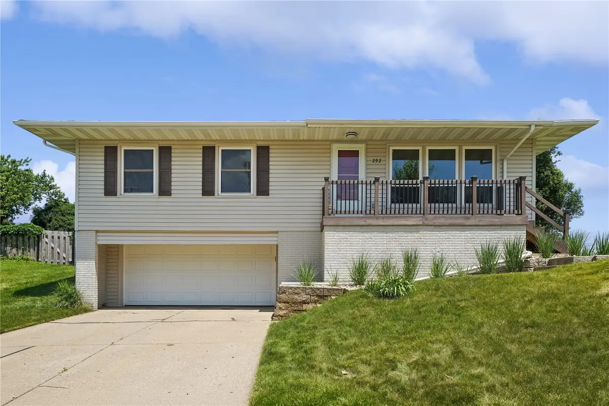 292 Windsor Dr Ne, Cedar Rapids, IA 52402 - #1
