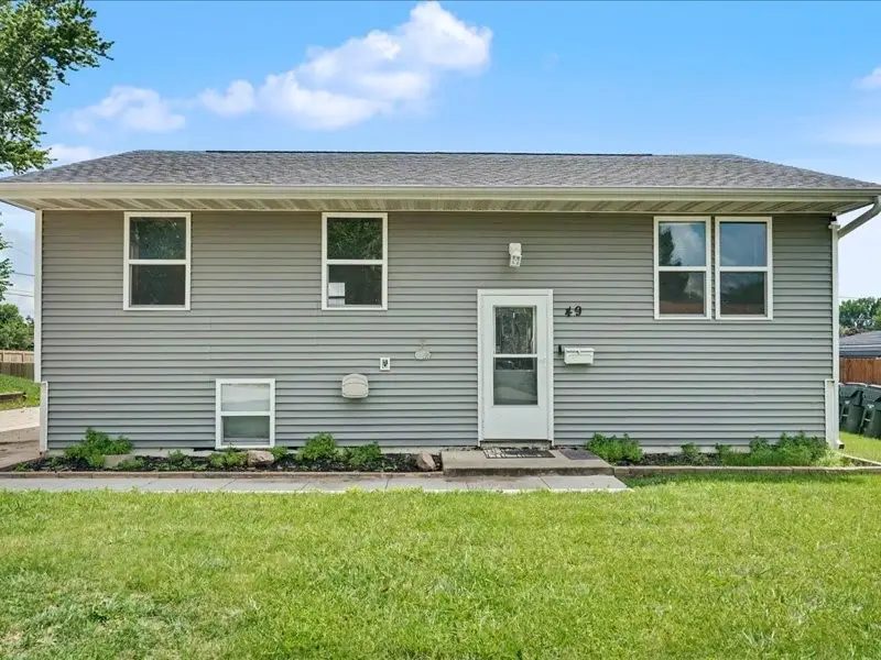 49 Devonwood Avenue Sw, Cedar Rapids, IA 52404 - #1