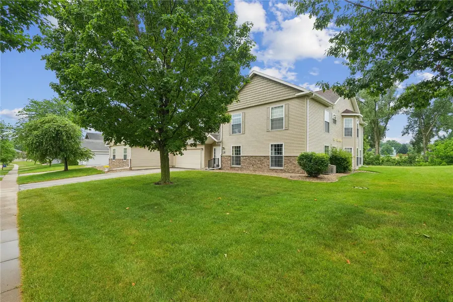 4320 Westchester Dr Ne #b, Cedar Rapids, IA 52402 - #2