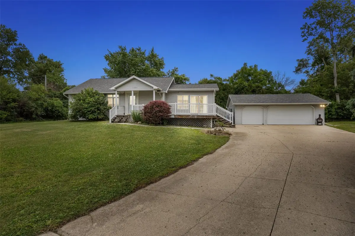 5221 Old Ely Road Sw, Cedar Rapids, IA 52404 - #1