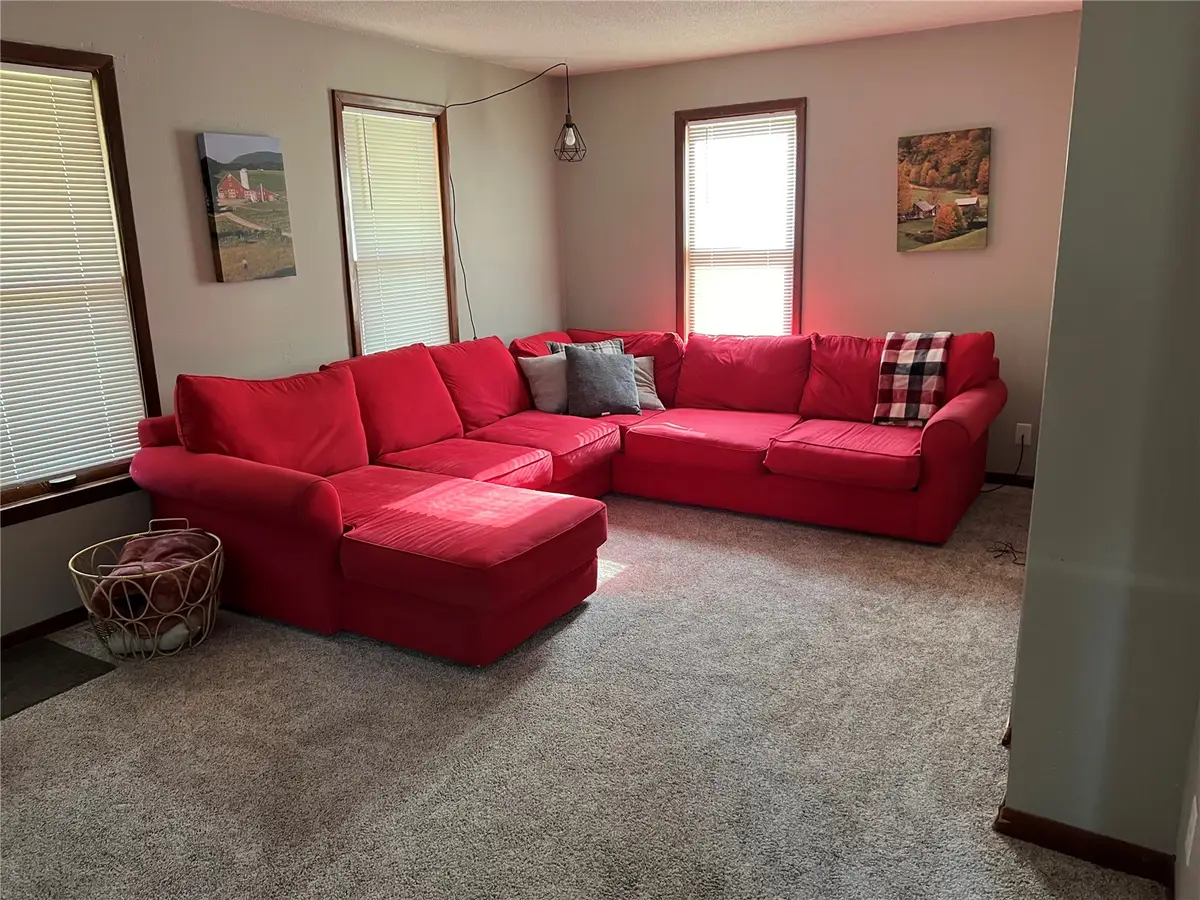 1930 E Avenue Nw, Cedar Rapids, IA 52405 - #1