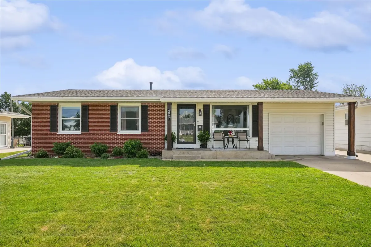207 Drexel Drive Sw, Cedar Rapids, IA 52404 - #1