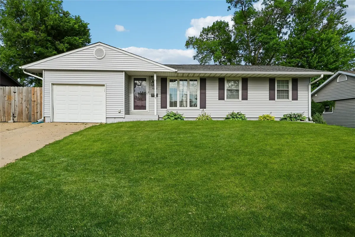 4633 White Pine Drive Ne, Cedar Rapids, IA 52402 - #1