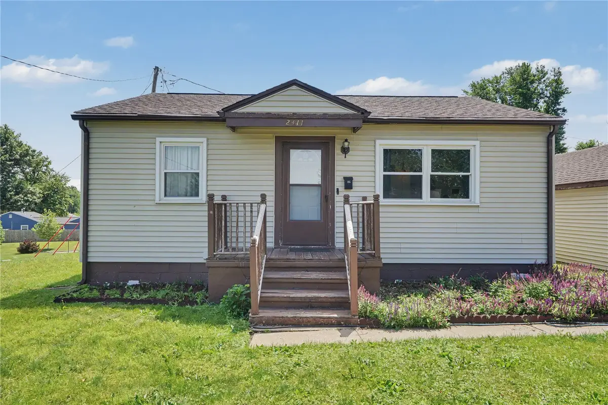 2411 Linwood Street Sw, Cedar Rapids, IA 52404 - #1