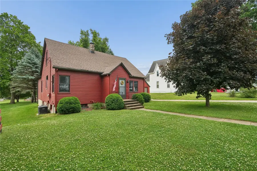 325 3rd Street S, Coggon, IA 52218 - #3