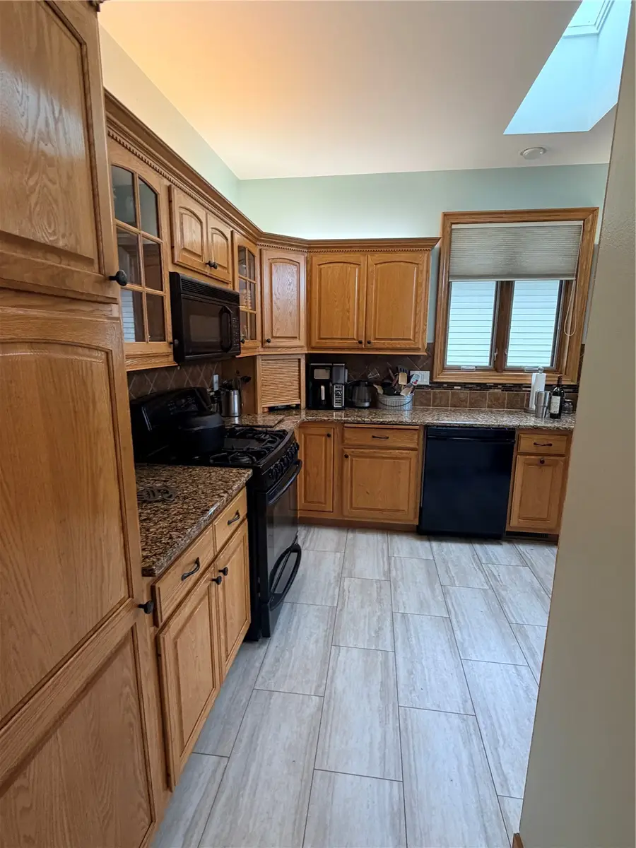 633 Tiffany Drive Ne, Cedar Rapids, IA 52402 - #2