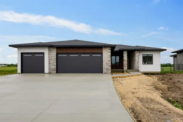 317 Hackberry Drive, Palo, IA 52324