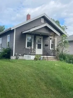 905 12th St Ne, Cedar Rapids, IA 52402 - #1
