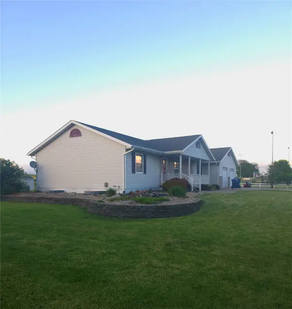 211 Eisenhower Drive, Wyoming, IA 52362