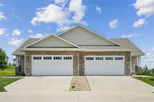 916 Summit Ct, Tiffin, IA 52340