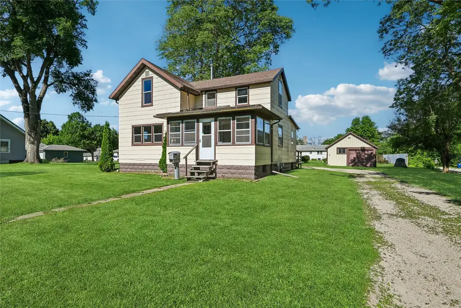 703 F Avenue, Vinton, IA 52349 - #2