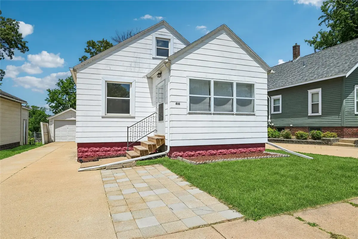 416 34th Street Ne, Cedar Rapids, IA 52402 - #1