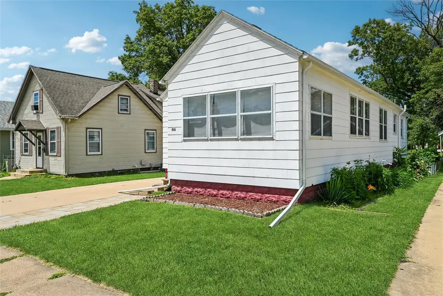 416 34th Street Ne, Cedar Rapids, IA 52402 - #3