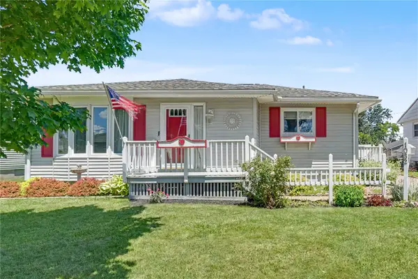 1052 Clifton Street Ne, Cedar Rapids, IA 52402