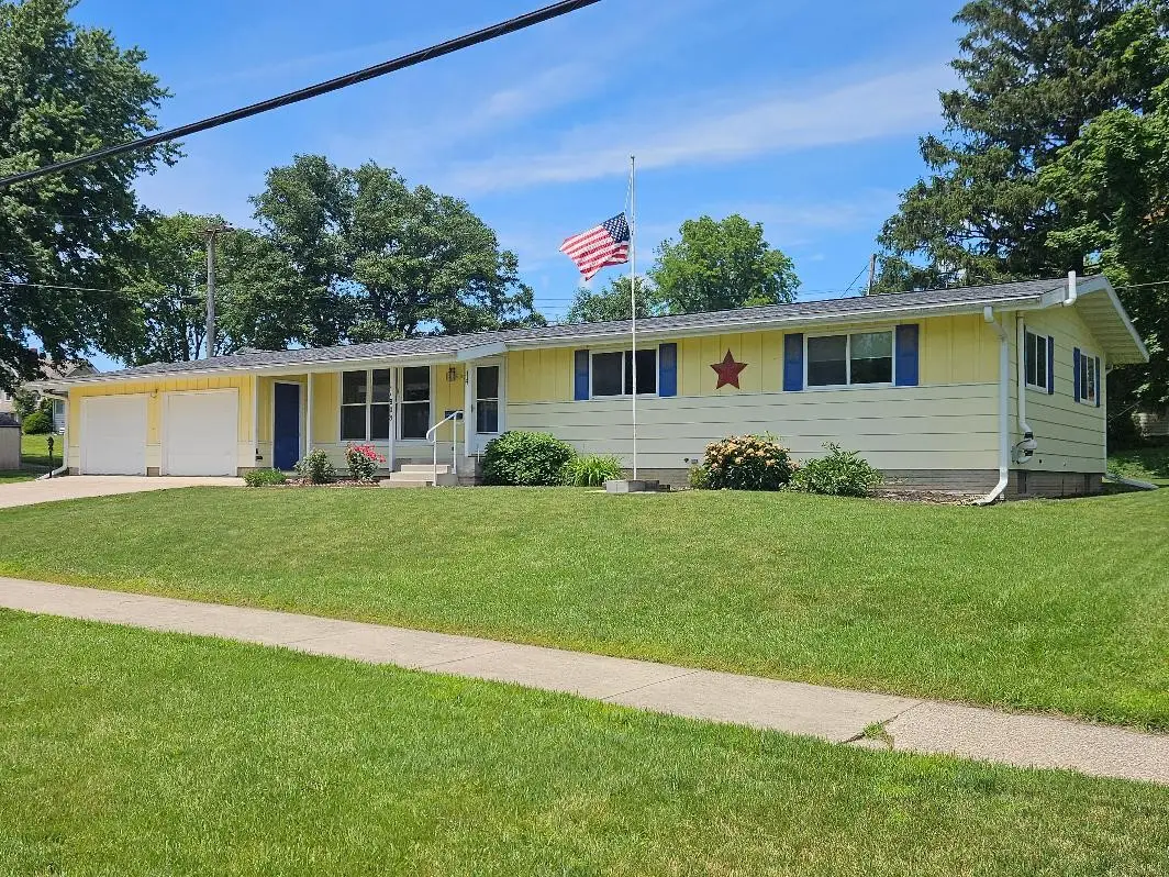 808 18th Street, Belle Plaine, IA 52208 - #1