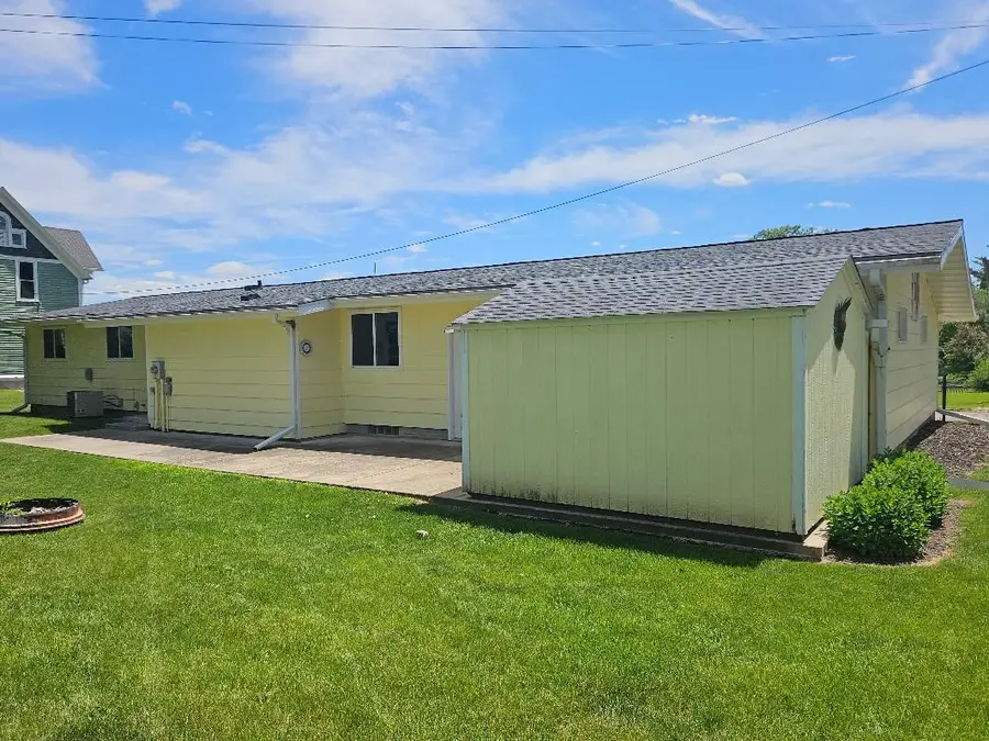 808 18th Street, Belle Plaine, IA 52208 - #3