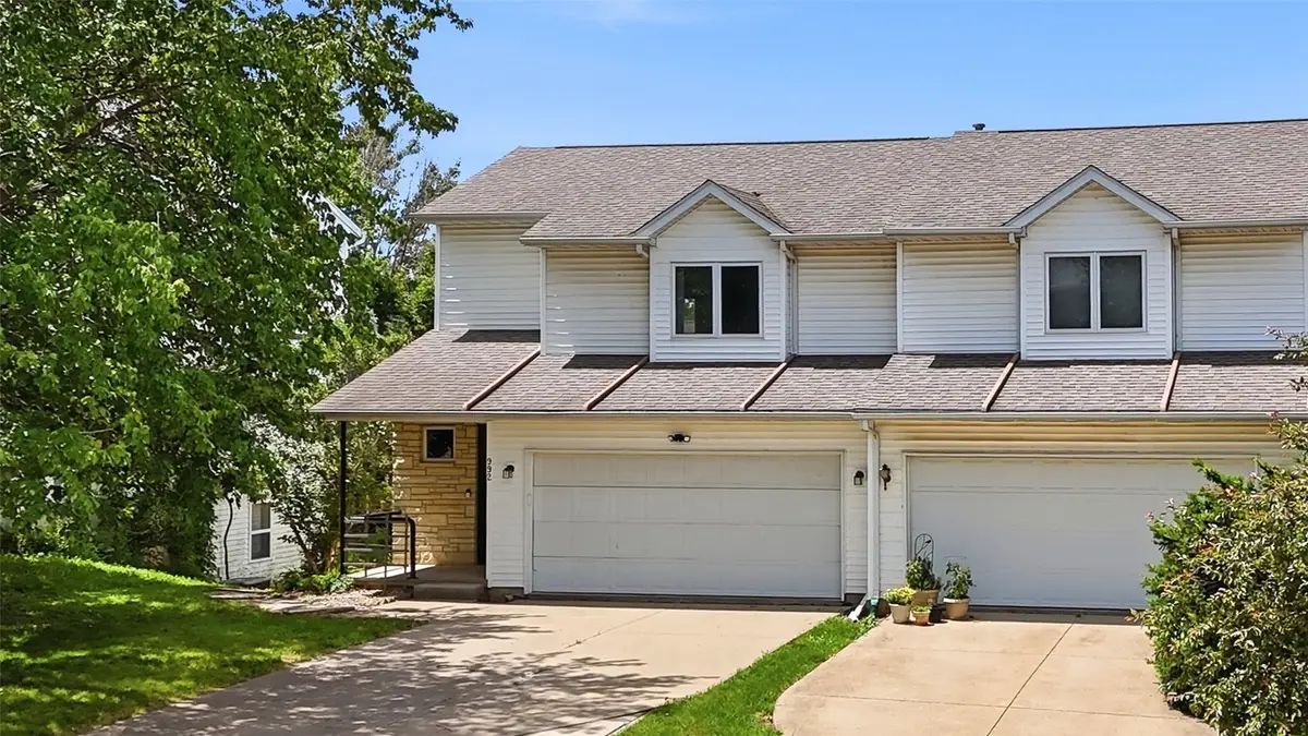 992 22nd Ave, Coralville, IA 52241 - #1