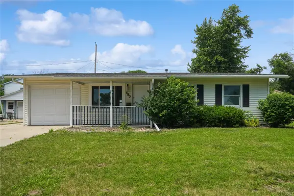 890 S 8th Street, Marion, IA 52302