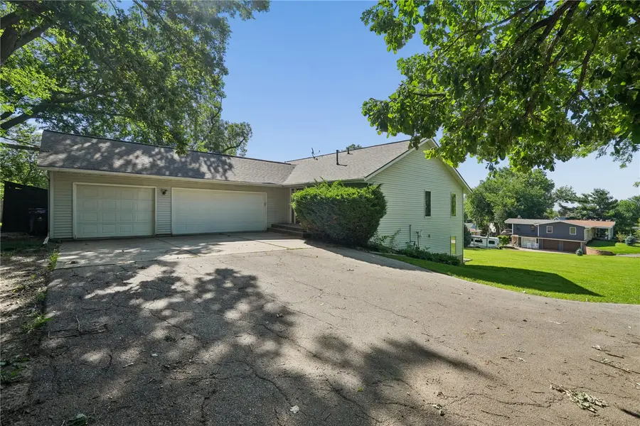 3009 Harvest Hill Road, Cedar Rapids, IA 52404 - #2