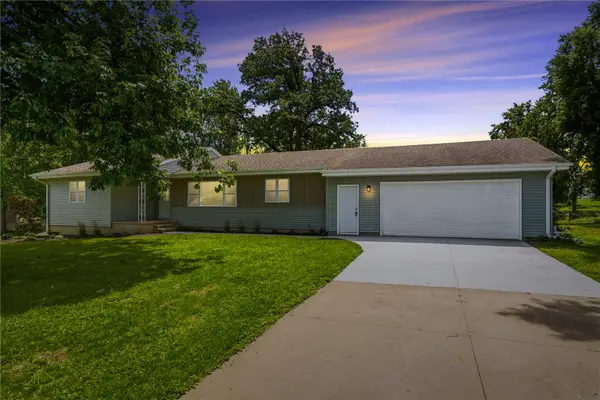 1033 Rolling Glen Drive, Marion, IA 52402