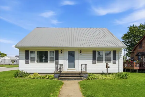 404 Hall Avenue, Lowden, IA 52255