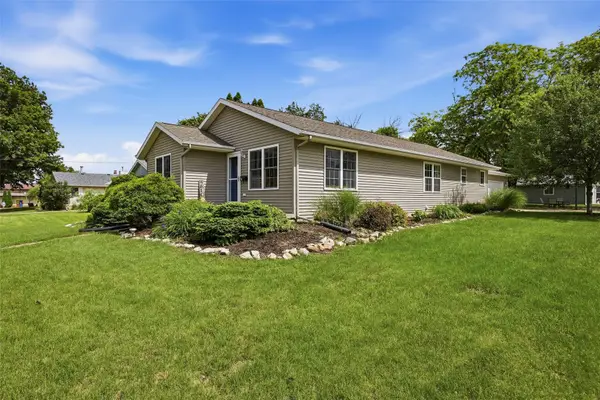 1103 E 1st Street, Anamosa, IA 52205