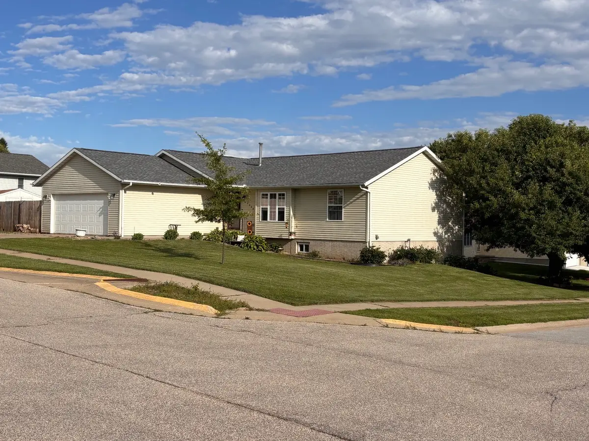 2000 Highland Rd, Ely, IA 52227 - #1