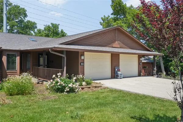 140 35th St Dr Se #3, Cedar Rapids, IA 52403