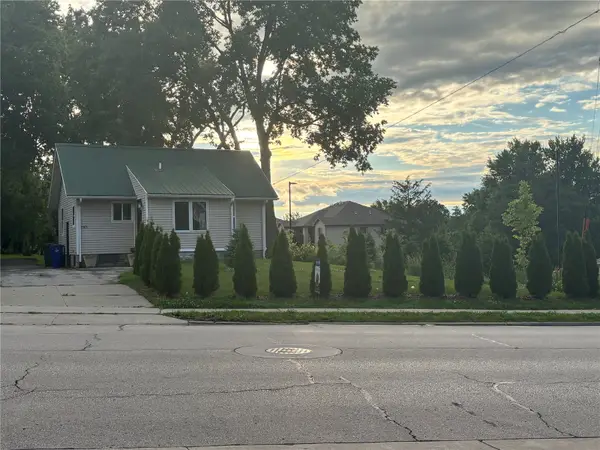 2963 Oakland Road Ne, Cedar Rapids, IA 52402
