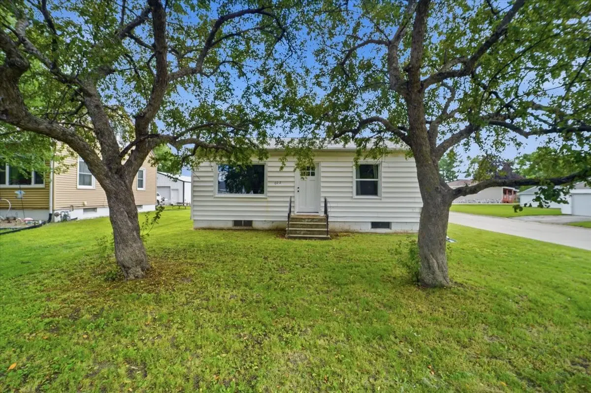 602 E End Avenue, Evansdale, IA 50707 - #1