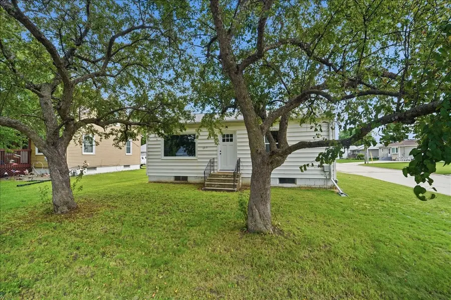 602 E End Avenue, Evansdale, IA 50707 - #2