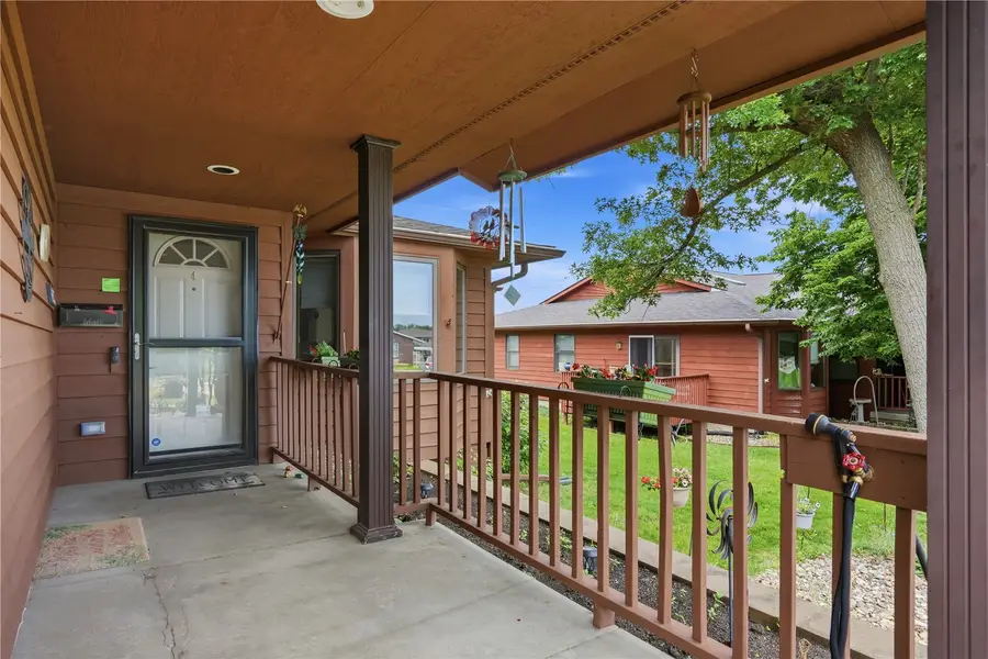 140 35th Street Dr Se #4, Cedar Rapids, IA 52403 - #2