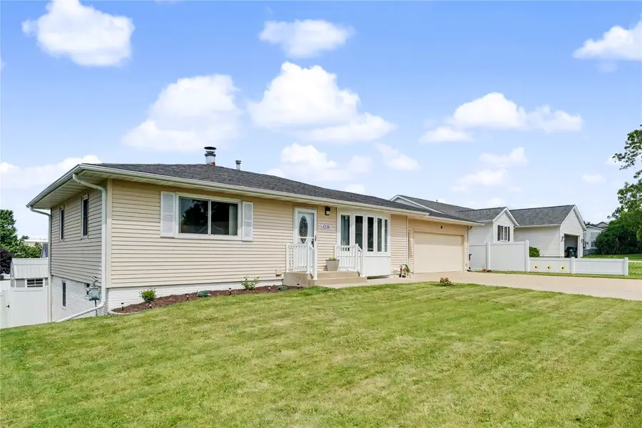 2336 31st St Sw, Cedar Rapids, IA 52404 - #2