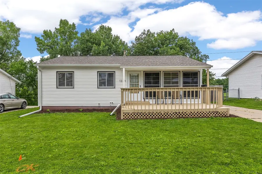 1224 18th Street Nw, Cedar Rapids, IA 52405 - #3