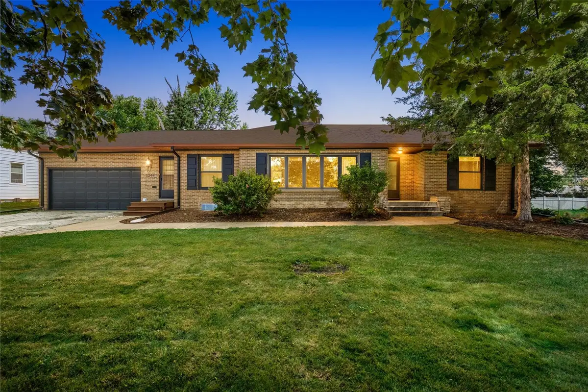 1244 29th Street Ne, Cedar Rapids, IA 52402 - #1