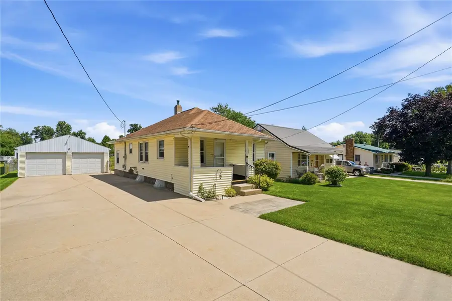 130 29th Avenue Sw, Cedar Rapids, IA 52404 - #2