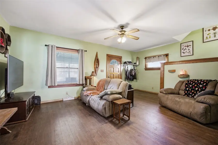 1529 D Avenue Ne, Cedar Rapids, IA 52402 - #3