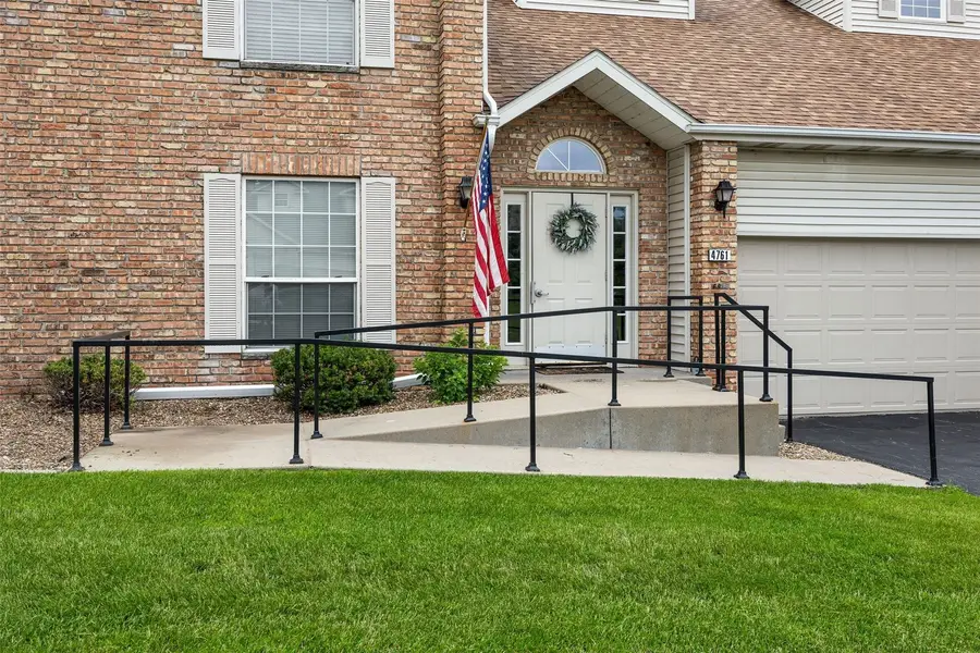 4761 Westchester Drive Ne #A, Cedar Rapids, IA 52402 - #2