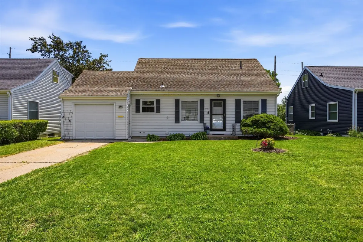 2739 Franklin Avenue Ne, Cedar Rapids, IA 52402 - #1