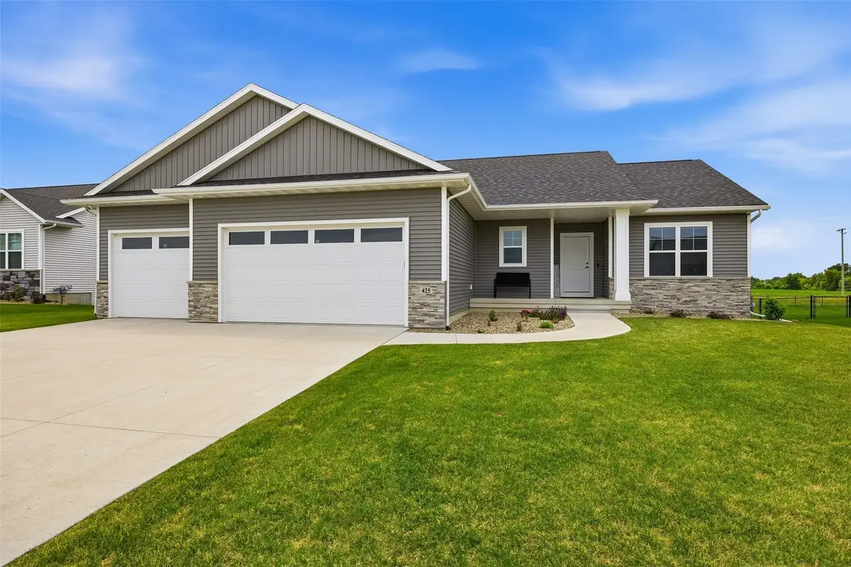 425 Dutch Drive, Robins, IA 52328 - #1