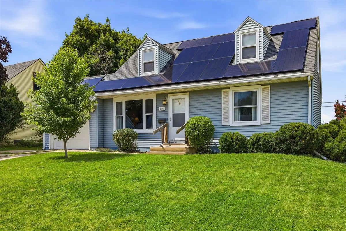 5134 Gordon Avenue Nw, Cedar Rapids, IA 52405 - #1