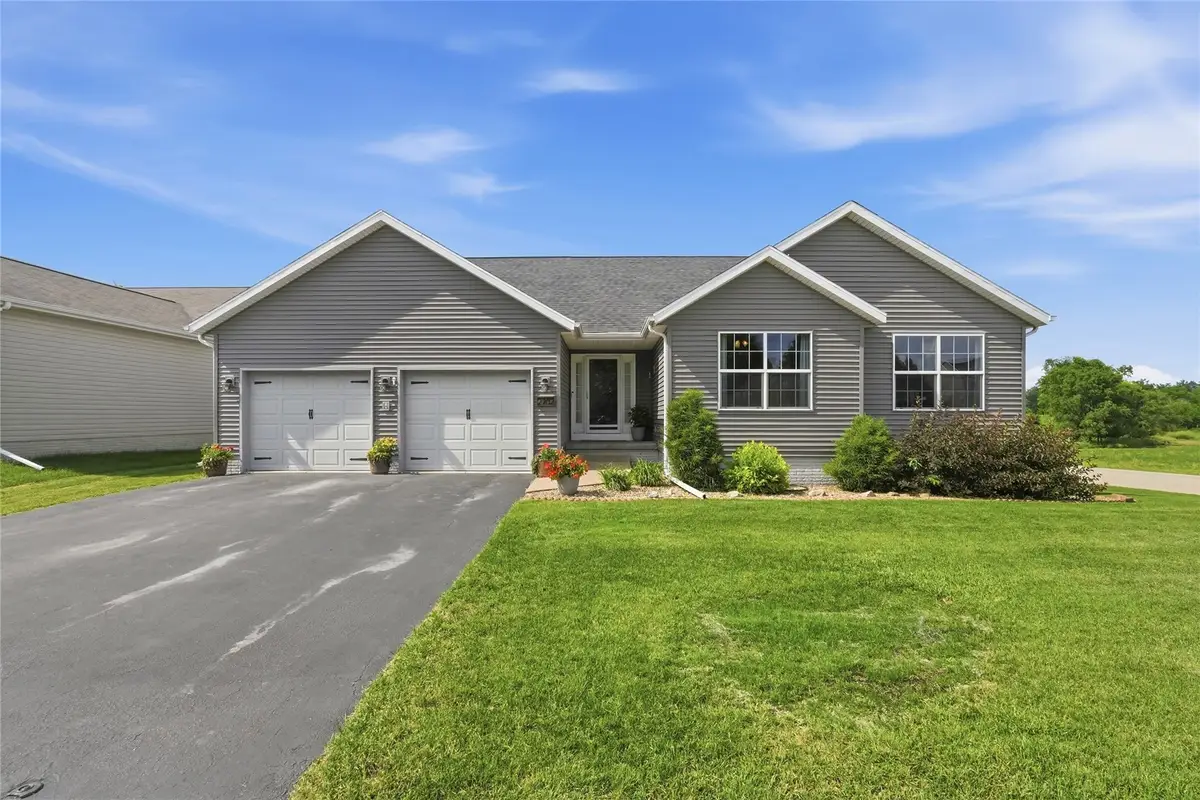 2702 29th Avenue Sw, Cedar Rapids, IA 52404 - #1