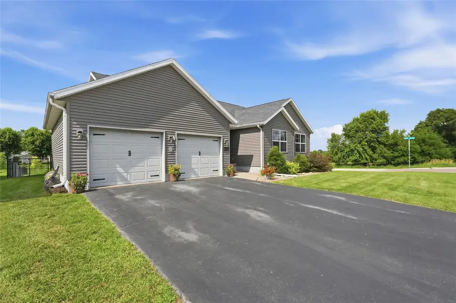 2702 29th Avenue Sw, Cedar Rapids, IA 52404 - #3