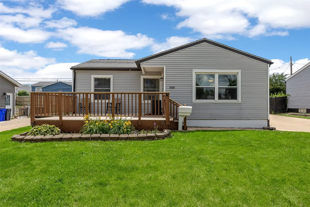 5515 Cedar Drive Nw, Cedar Rapids, IA 52405 - #1