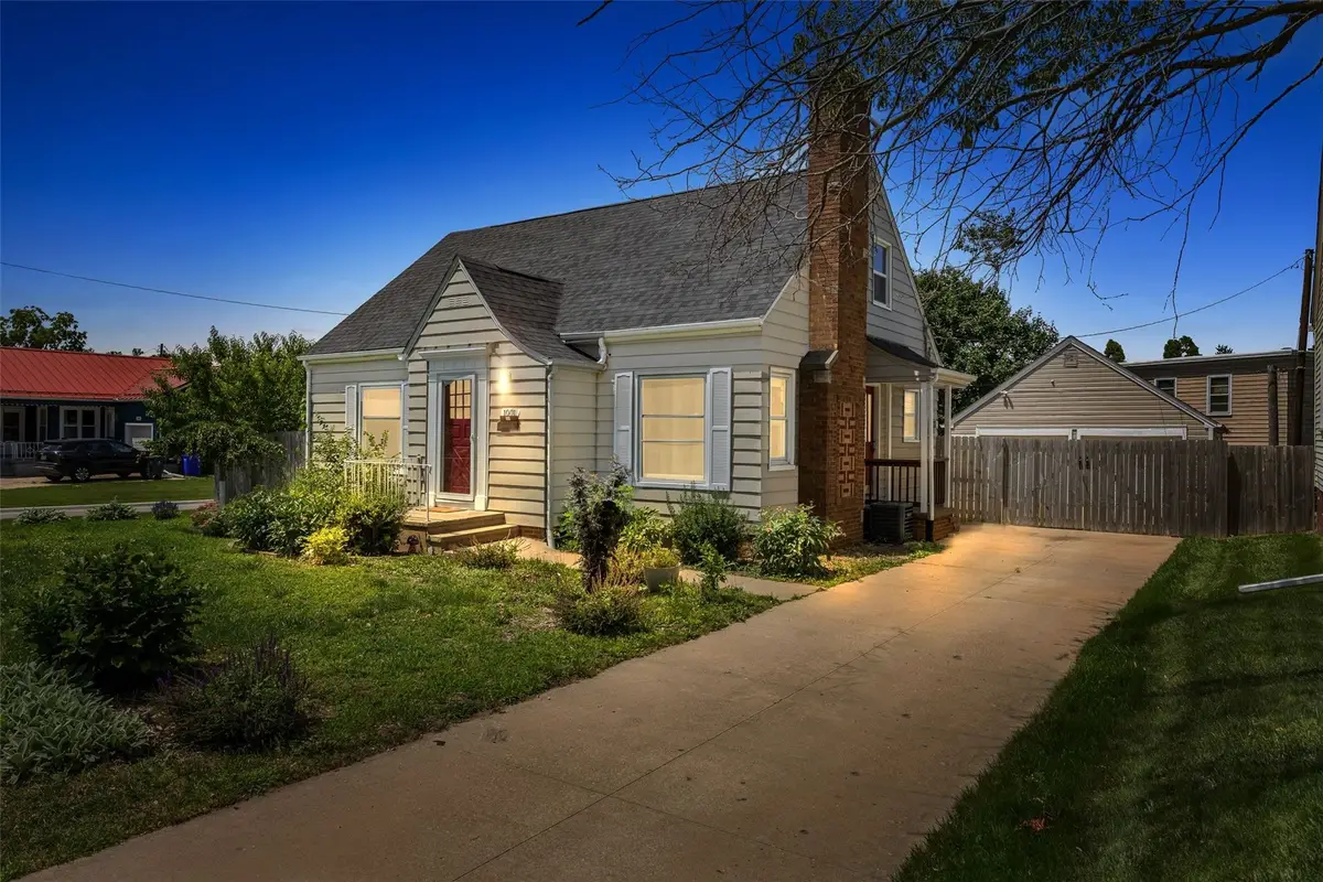 1001 25th St Se, Cedar Rapids, IA 52403 - #1
