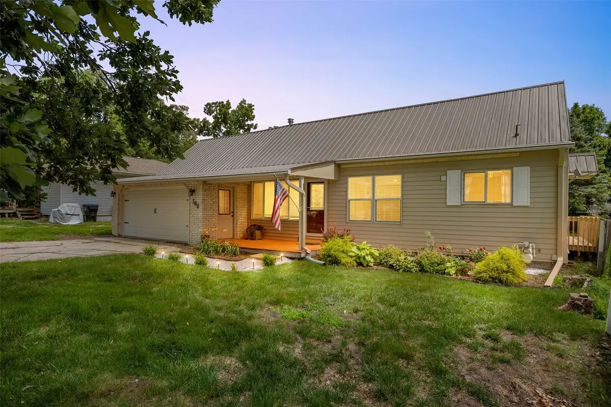 709 6th Ave, Coralville, IA 52241 - #1